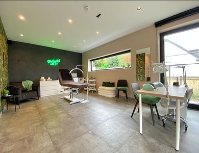 Salon - Stay Beautiful with Tina