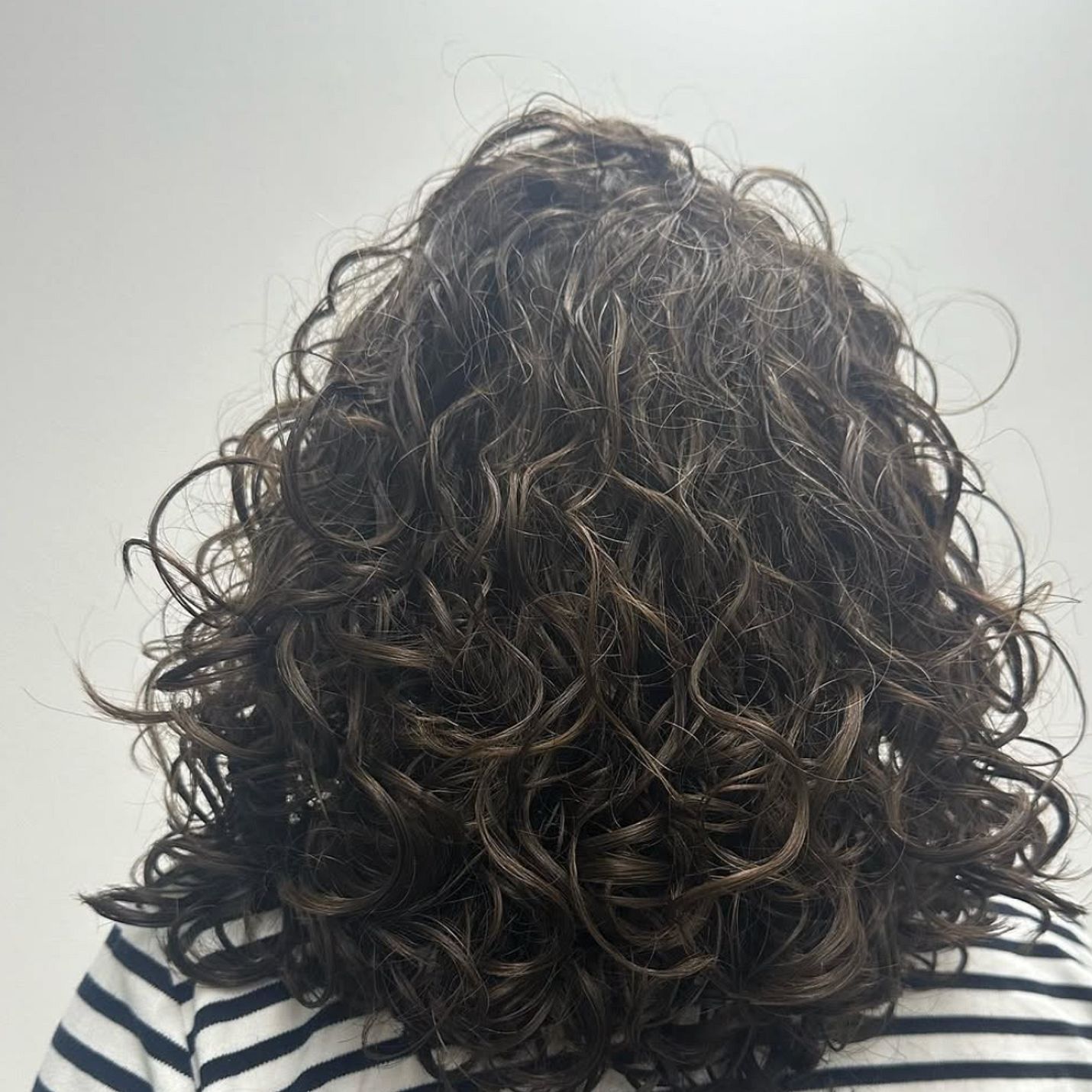 Image for service: Cheveux bouclés